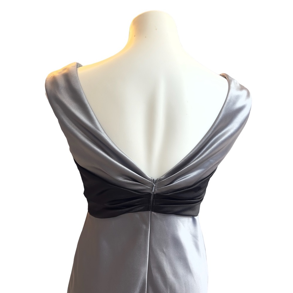 WATTERS & WATTERS DRESS SIZE 4 FORMAL WEAR GENTLY USED - Picture 8 of 9
